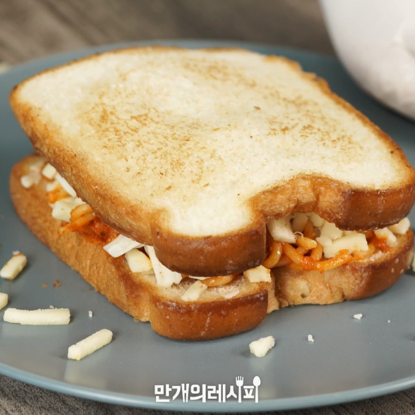 Spaghetti Cheese Sandwich recipe