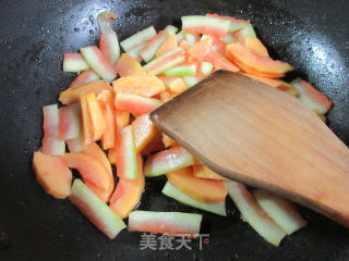 Stir-fried Papaya with Watermelon Peel recipe