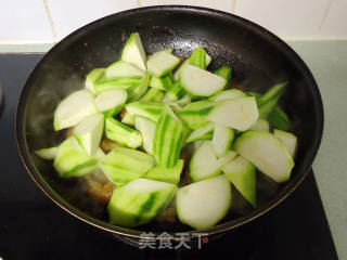 Sea Cucumber and Mushroom Stewed Loofah recipe