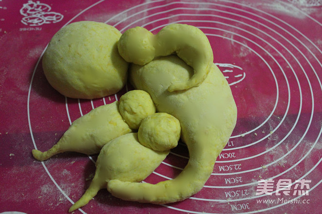 Pumpkin Puree Cute Cat Meat Buns recipe