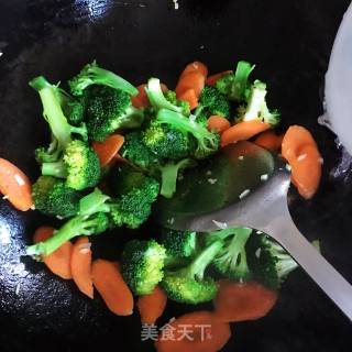 Stir-fried Carrots with Broccoli recipe