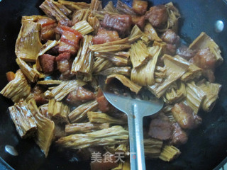 See How People in Jiangxi Use The Easiest Way to Make Delicious Meat: Yuba Braised Pork recipe