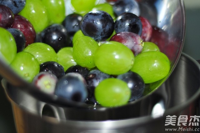 Green and Red Grape Juice recipe