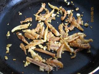 Garlic Bitter Chrysanthemum Mixed with Dried Fish recipe