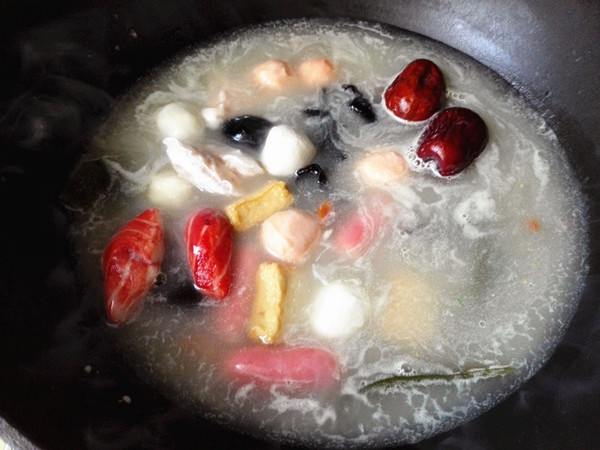 One Person Eating Sea Cucumber Small Hot Pot recipe