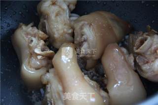 Beautiful Meet-braised Pig's Trotters recipe