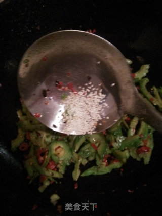 Stir-fried Bitter Gourd with Chopped Pepper and Black Bean Sauce recipe