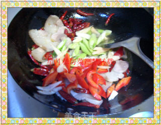 Xingyue Private Kitchen-dry Steamed Spicy Twice-cooked Pork recipe