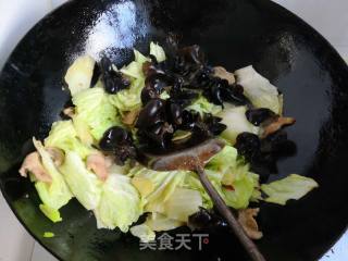 Stir-fried Pork with Cabbage and Fungus recipe