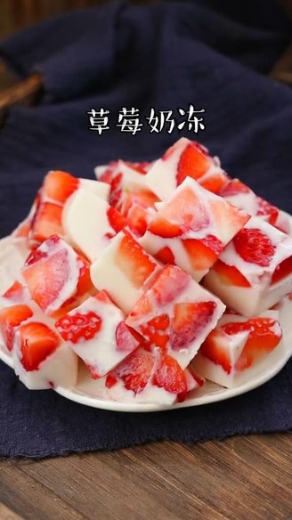 Strawberry Panna Cotta recipe