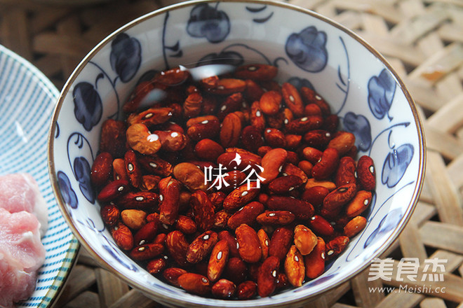 Red Kidney Beans and Lotus Root Pork Bone in Pot recipe