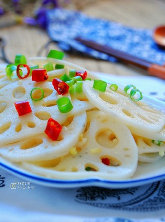 White and Crisp Cold Lotus Root Slices