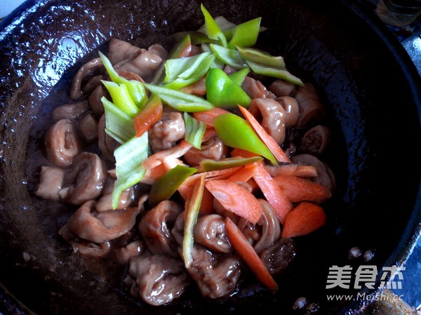 Stir-fried Fat Intestines with Green Peppers recipe