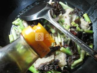 Barbecue Bran with Black Fungus Wild Bamboo Shoots recipe