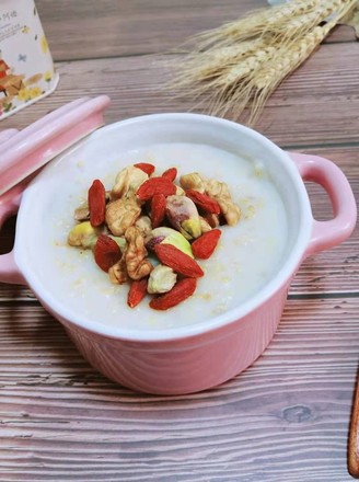 Nut and Goji Oatmeal recipe