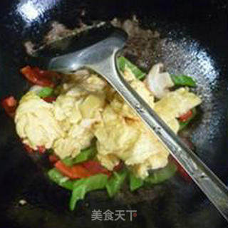 Scrambled Eggs with Green Red Pepper and Mushroom recipe