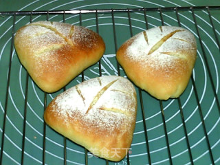 Leaf-shaped Taro Bread recipe