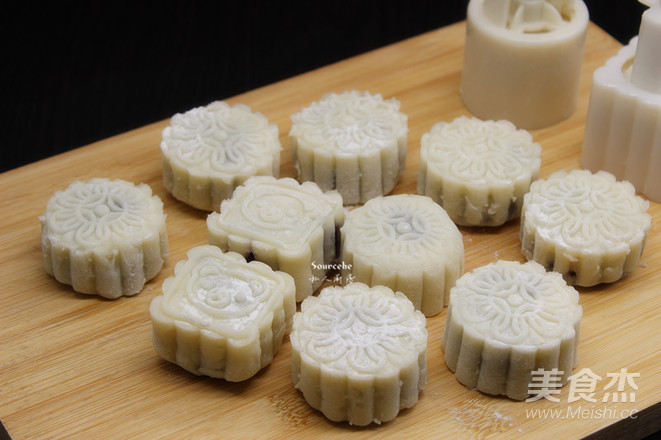 Purple Sweet Potato Snowy Mooncake recipe