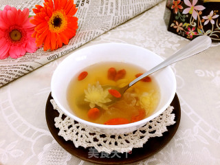 [guangdong] Lotus Seed and Lily Moisturizing Soup recipe