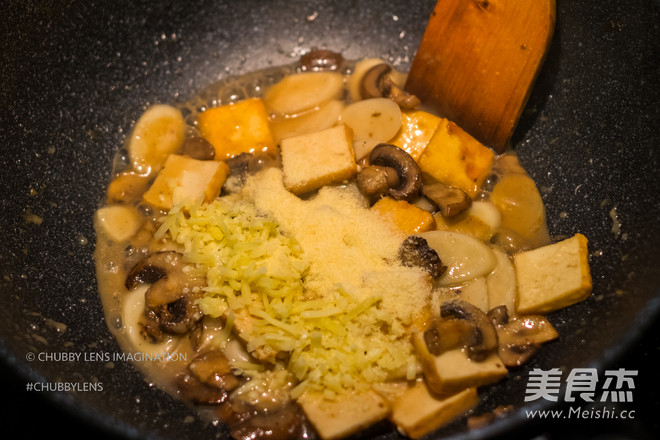 Stir-fried Rice Cake with Black Truffle Cheese recipe