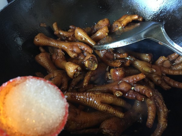 Braised Chicken Feet with Pepper Oil recipe