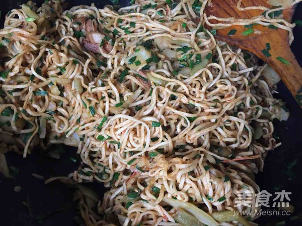 Braised Noodles with Beans in Iron Pot recipe