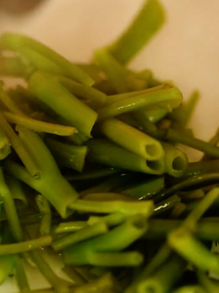 Spicy Stir-fried Convolvulus Stem recipe