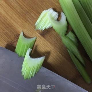 Stir-fried Lily with Celery recipe