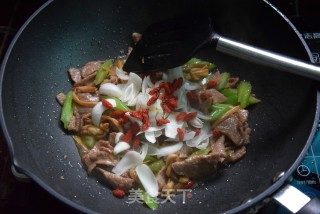 Stir-fried Pork with Lily and Celery recipe