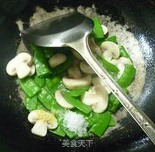 Fried Snow Peas with Fresh Mushrooms recipe