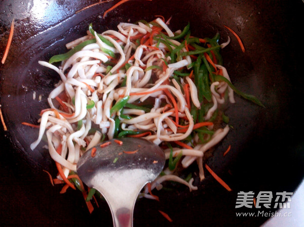 Squid Shredded Silver Bud in Hot Pot recipe