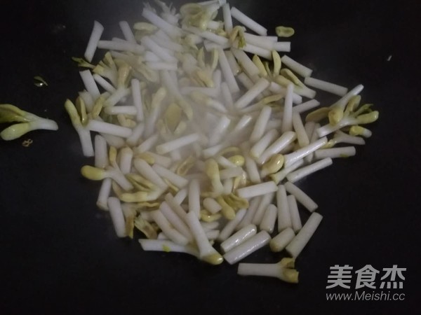 Fried Peanut Seedlings with Vegetarian Meat recipe