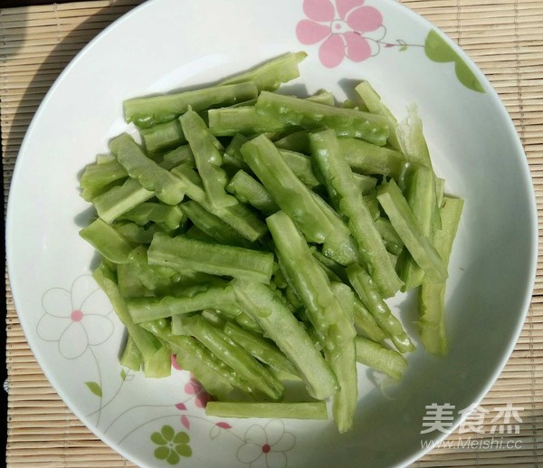 Vegetarian Stir-fried Bitter Gourd and Radish recipe