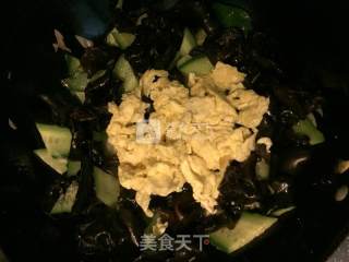 Scrambled Eggs with Cucumber and Fungus recipe