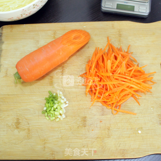 Stir-fried Potato Shreds with Carrots recipe