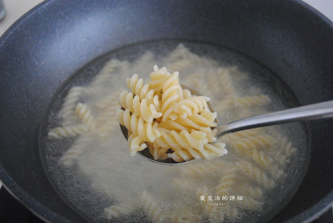 Fried Spiral Noodles recipe