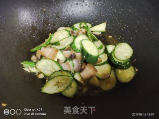 Fried Cucumber with Sliced Pork recipe