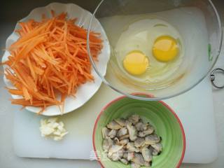 Fried Carrots with Clams and Eggs recipe