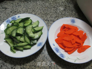 Stir-fried Cucumber with Carrots recipe