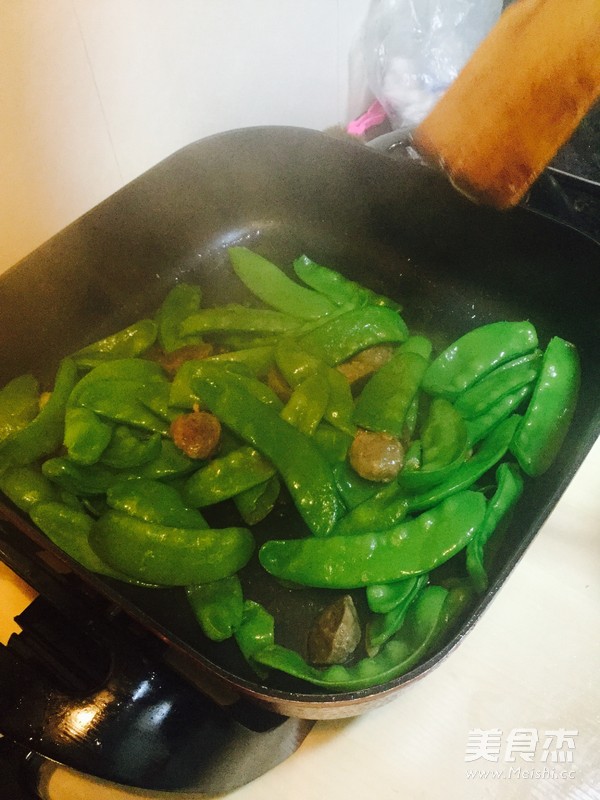 Stir-fried Beef Balls with Blue Beans recipe