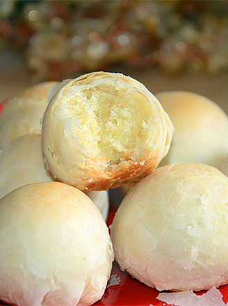 Coconut Crisp Balls