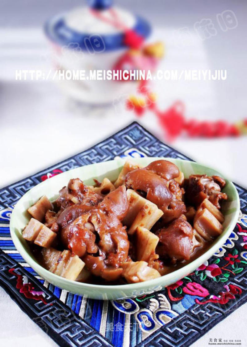 Braised Pork Trotters with Soy Sauce recipe