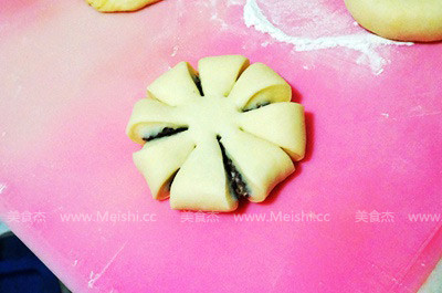 Four-leaf Clover Bread Stuffed with Bean Dregs recipe