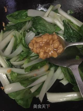 Stir-fried Yellow Cabbage with Soy Sauce recipe