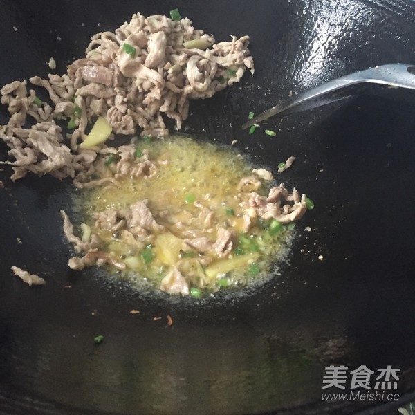 Stir-fried Shredded Pork with Fragrant Dried Edamame recipe