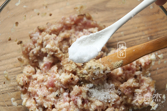 A Refreshing Meal in The Bitter Summer~stuffed Bitter Gourd recipe