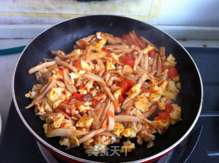 Scrambled Eggs with Pleurotus Eryngii and Tomato recipe