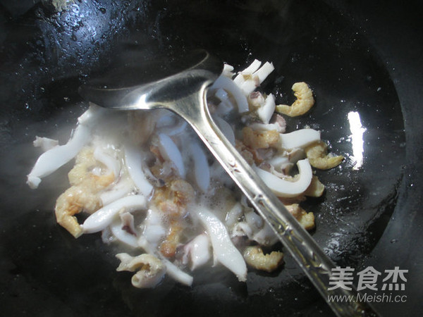 Fried Squid with Sauerkraut recipe