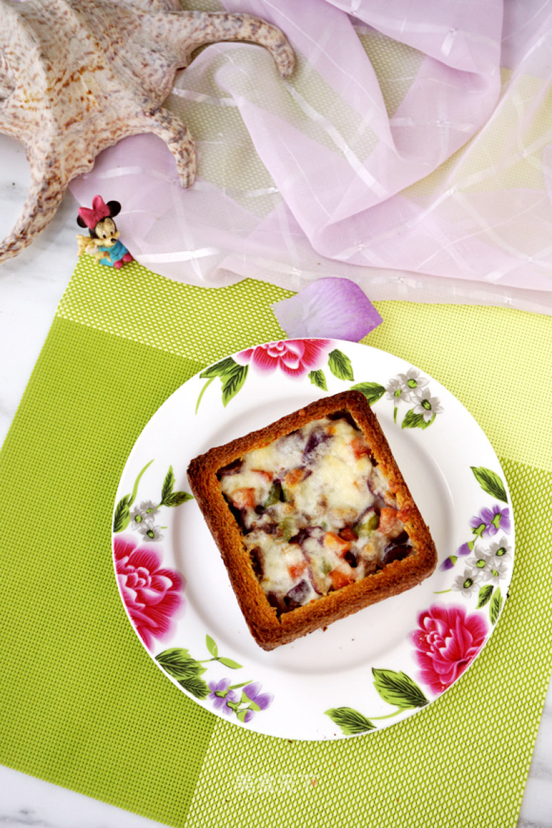 Baked Black Pepper Beef Toast Box recipe