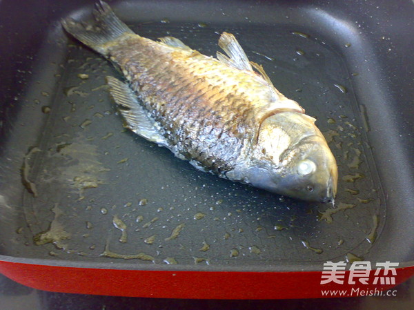 Grilled Crucian Carp with Onions recipe